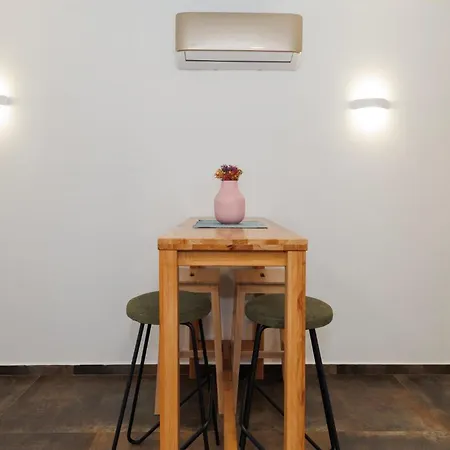25 With Free Private Parking Apartman *